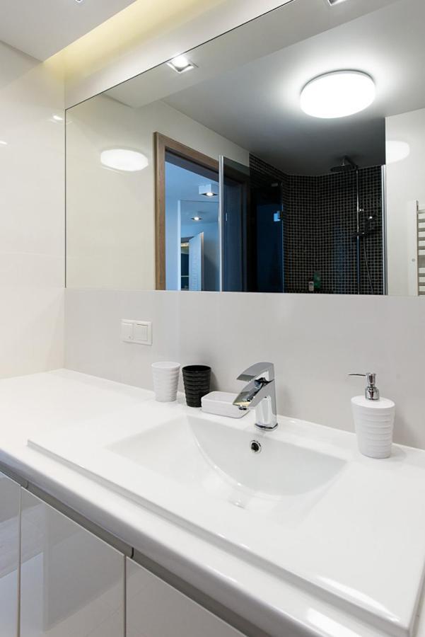 Cozy And Large 62 M2 Apartment With Air Conditioning, Old Town Cracovia Esterno foto